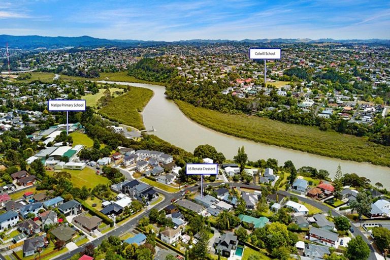 Photo of property in 15 Renata Crescent, Te Atatu Peninsula, Auckland, 0610