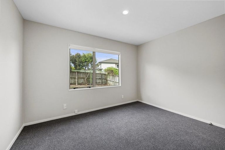 Photo of property in 27 Calypso Way, Unsworth Heights, Auckland, 0632