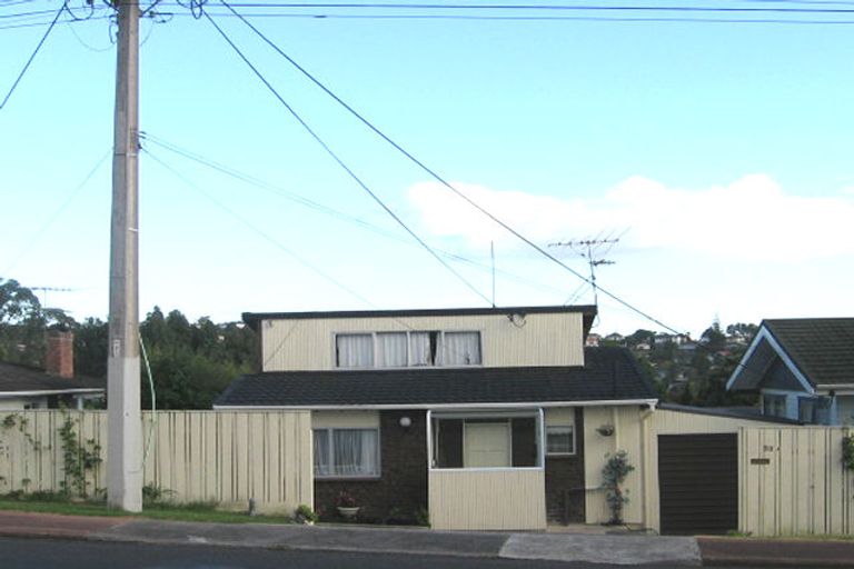 Photo of property in 1/58 Pupuke Road, Hillcrest, Auckland, 0627