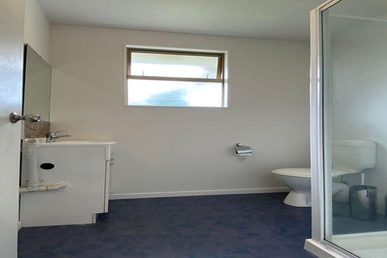 Photo of property in 17 Meteor Place, Schnapper Rock, Auckland, 0632