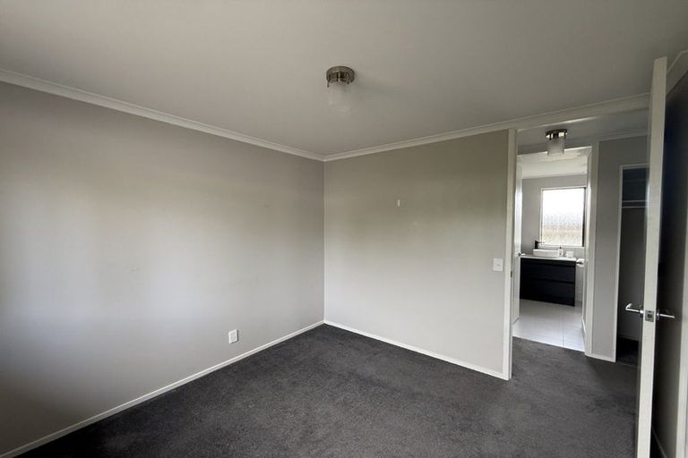 Photo of property in 2/14 Moxham Grove, Massey, Auckland, 0614