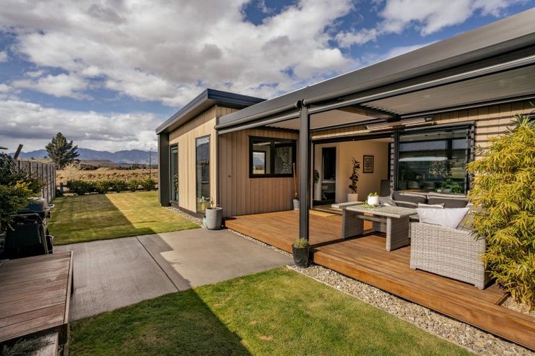 Photo of property in 4 Pounamu Avenue, Albert Town, Wanaka, 9305