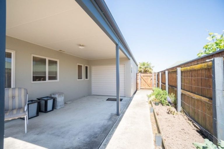 Photo of property in 24 Lancewood Lane, Roslyn, Palmerston North, 4414