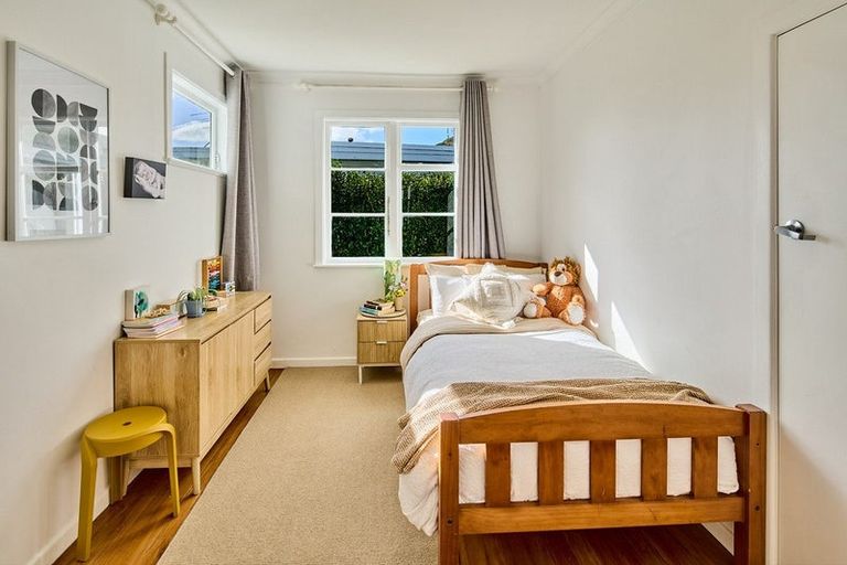 Photo of property in 41 Raroa Terrace, Tawa, Wellington, 5028