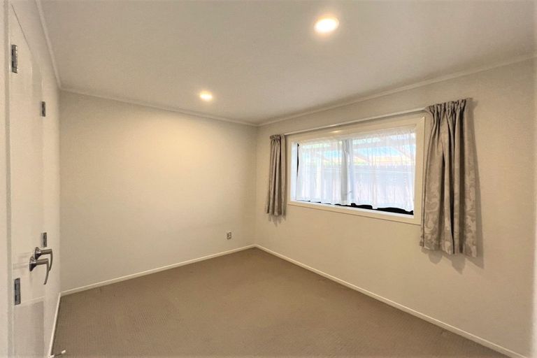 Photo of property in 33a Minaret Drive, Bucklands Beach, Auckland, 2014