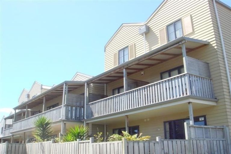 Photo of property in 25/8 Carolina Place, Albany, Auckland, 0632