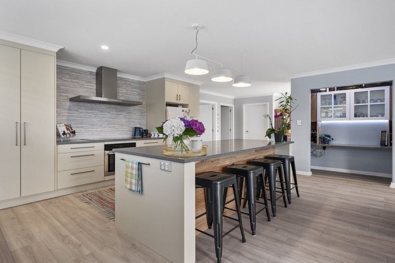 Photo of property in 12 Kereru Place, Pyes Pa, Tauranga, 3112