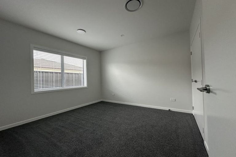 Photo of property in 5 Cassin Place, Taradale, 4112