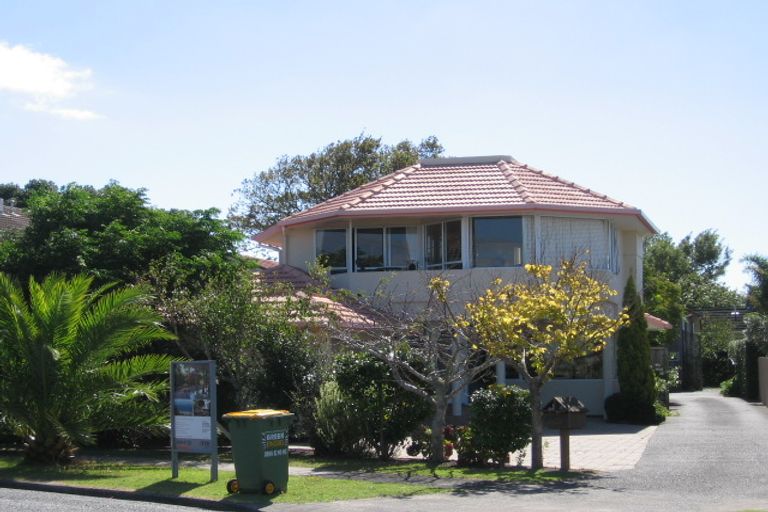 Photo of property in 2/6 Castor Bay Road, Castor Bay, Auckland, 0620