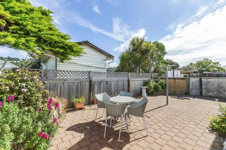 Photo of property in 84a Endeavour Street, Lyall Bay, Wellington, 6022