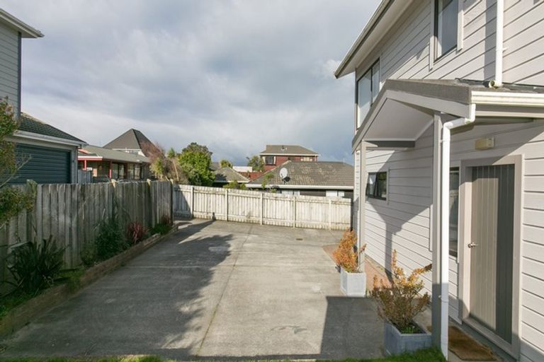 Photo of property in 8a Shastri Terrace, Khandallah, Wellington, 6035