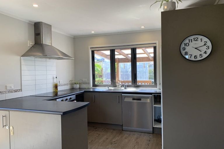 Photo of property in 9 Patrice Place, Massey, Auckland, 0614