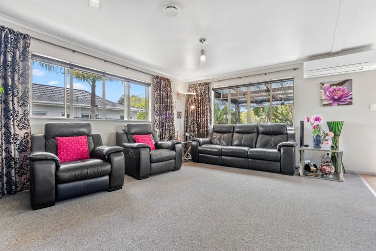 Photo of property in 12 Quo Vadis Place, Red Beach, 0932