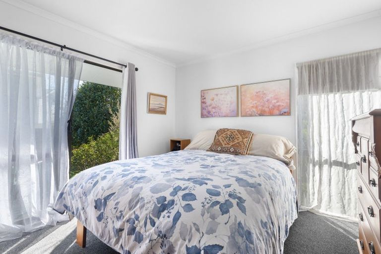 Photo of property in 29 Matthew Place, Kawaha Point, Rotorua, 3010