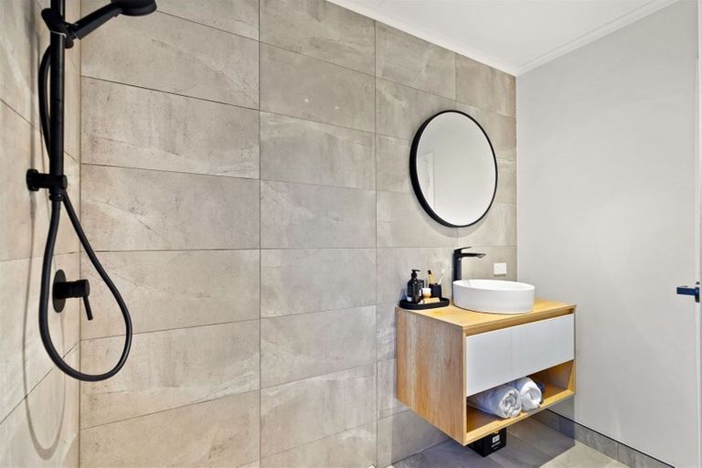Photo of property in 11 Ranui Station Road, Ranui, Auckland, 0612