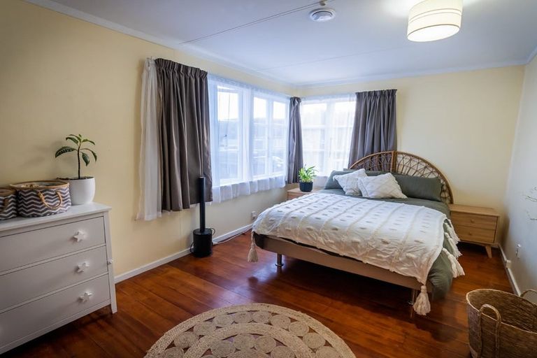 Photo of property in 32 Petherick Street, Taita, Lower Hutt, 5011