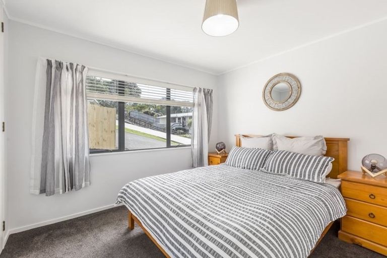 Photo of property in 17a John Road, Stanmore Bay, Whangaparaoa, 0932