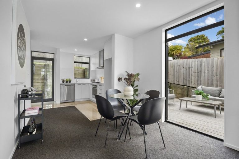 Photo of property in 13/15 Chivalry Road, Glenfield, Auckland, 0629