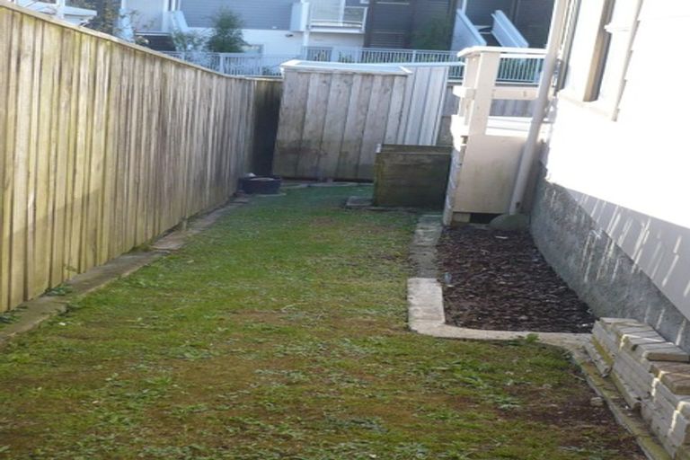 Photo of property in 201a Newlands Road, Newlands, Wellington, 6037