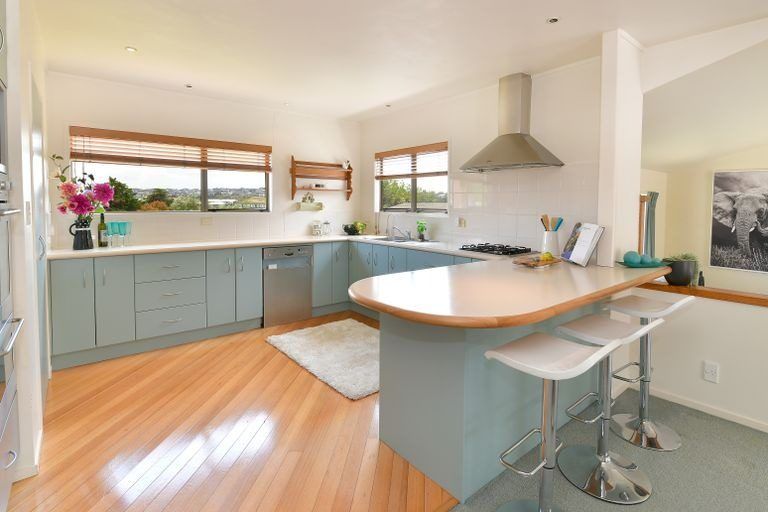 Photo of property in 77 Matija Place, Red Beach, 0932