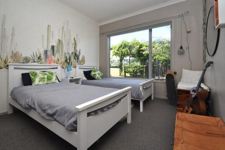 Photo of property in 10 Millbrook Drive, Waiuku, 2683