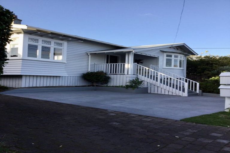 Photo of property in 1/46 Old Lake Road, Narrow Neck, Auckland, 0624