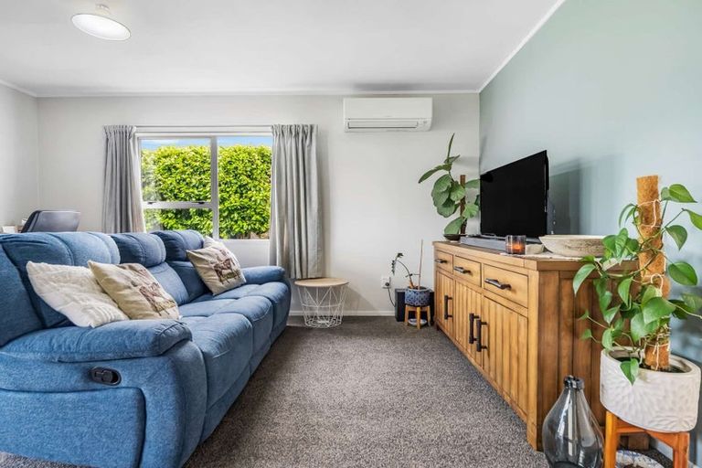 Photo of property in 2/6 Short Street, Papakura, 2110