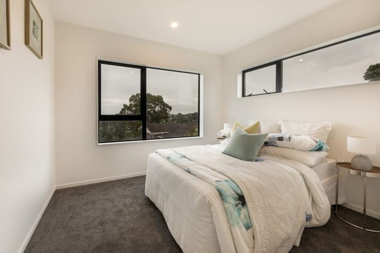Photo of property in 39c Target Road, Totara Vale, Auckland, 0629