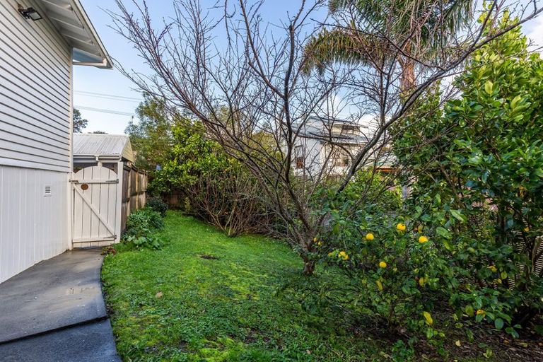Photo of property in 2/13 Hart Road, Hauraki, Auckland, 0622