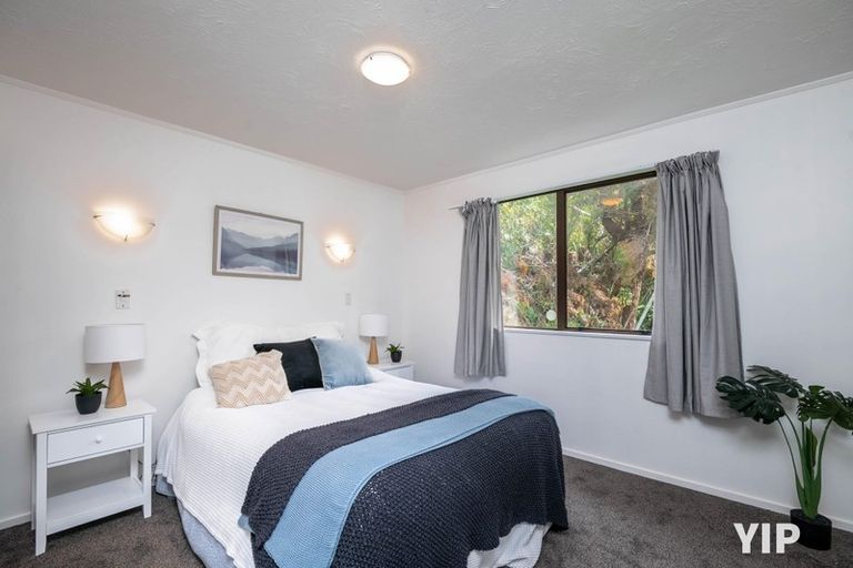 Photo of property in 27a Fernhaven Grove, Newlands, Wellington, 6037