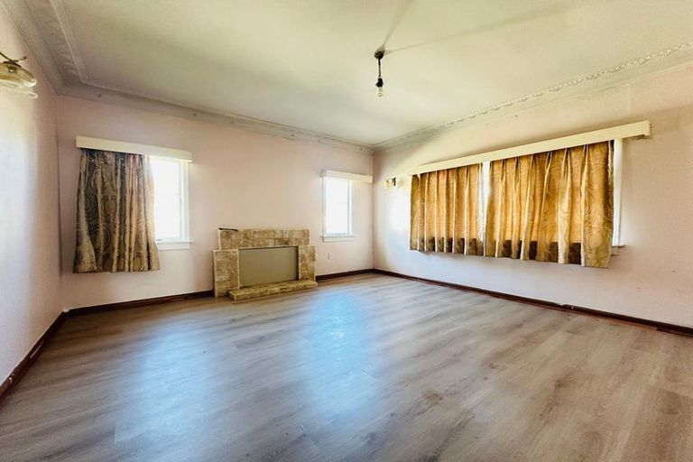Photo of property in 39 Cambridge Terrace, Papatoetoe, Auckland, 2025