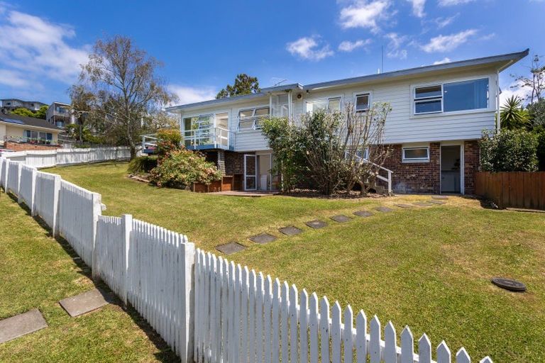 Photo of property in 18 Deuxberry Avenue, Northcote, Auckland, 0627