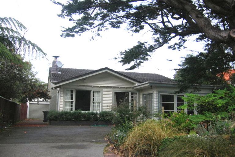 Photo of property in 22 Hinau Street, Woburn, Lower Hutt, 5010