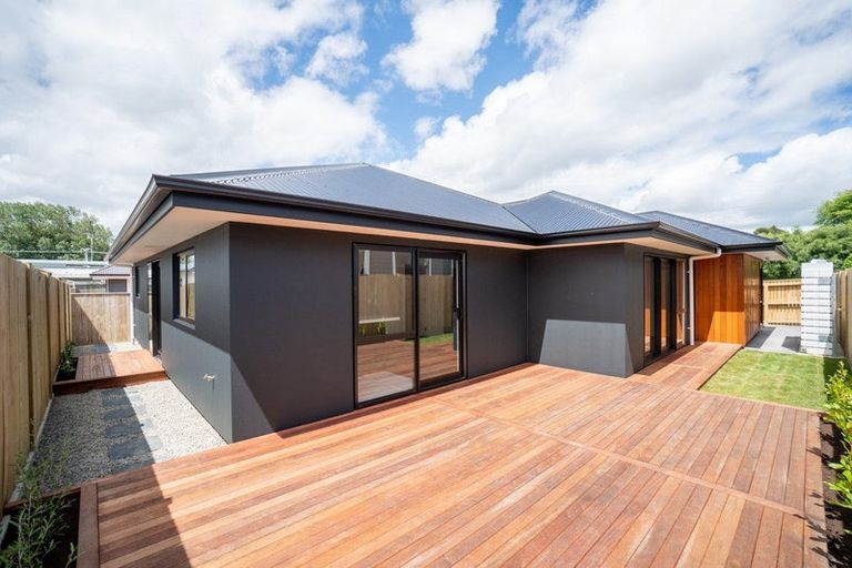 Photo of property in 8 Roberts Line, Kelvin Grove, Palmerston North, 4414