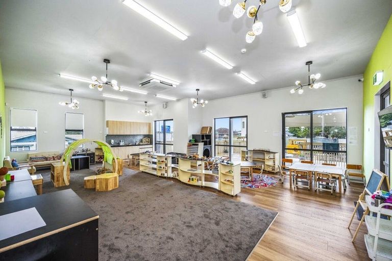Photo of property in 3145 Great North Road, New Lynn, Auckland, 0600