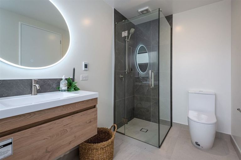 Photo of property in 10 Bishop Street, Green Bay, Auckland, 0604
