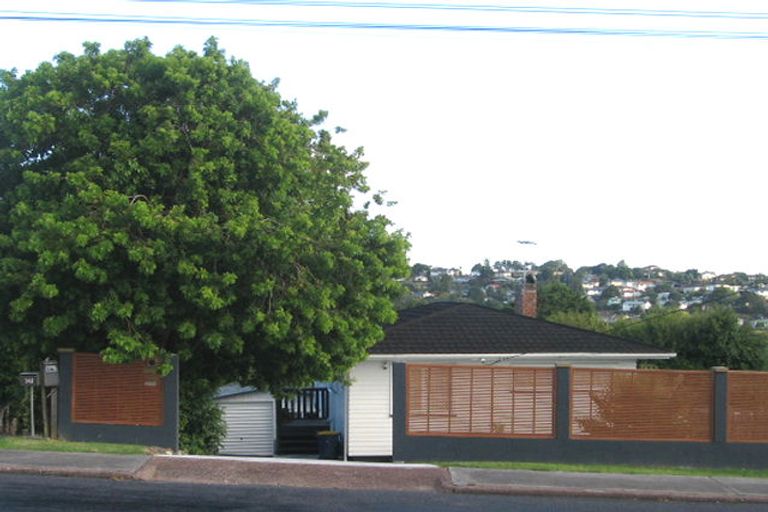 Photo of property in 56 Pupuke Road, Hillcrest, Auckland, 0627