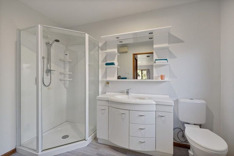 Photo of property in 8 Brockhall Lane, Avonhead, Christchurch, 8042