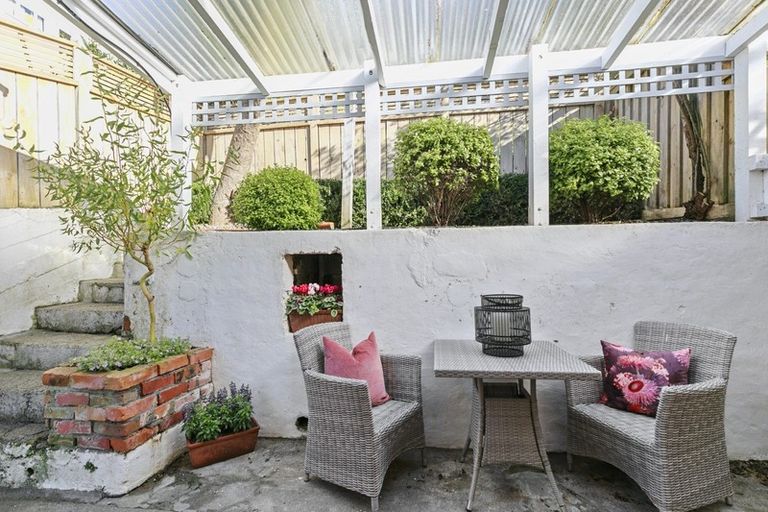 Photo of property in 80 Rolleston Street, Mount Cook, Wellington, 6021