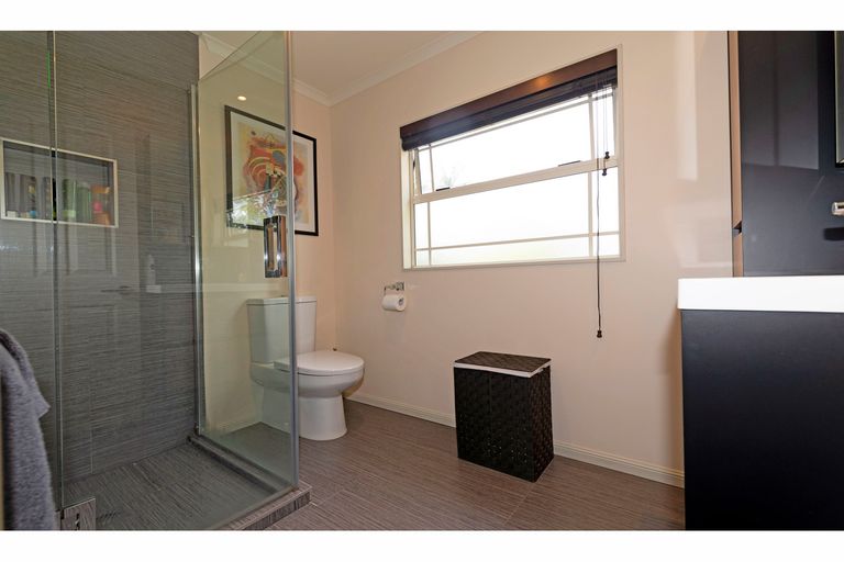 Photo of property in 3 Cognac Place, Henderson, Auckland, 0612