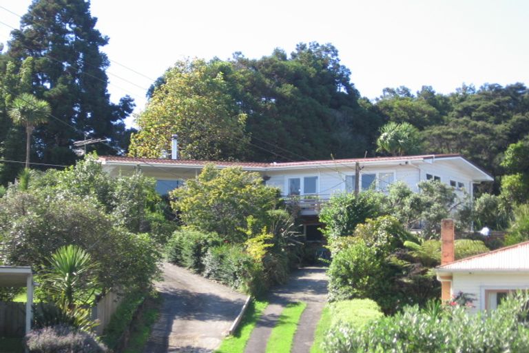 Photo of property in 16 Derwent Crescent, Titirangi, Auckland, 0604