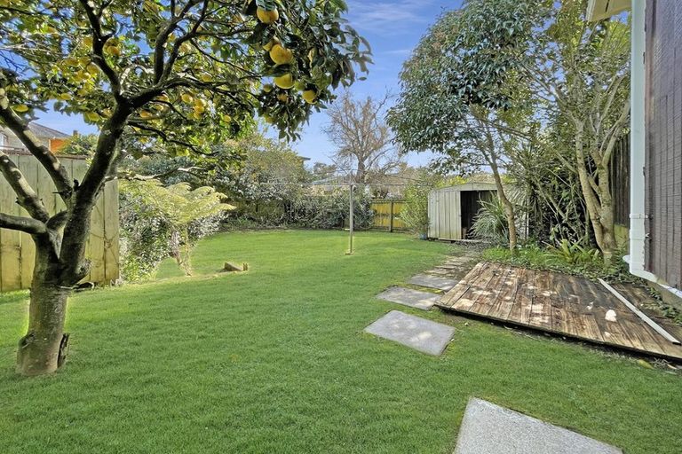 Photo of property in 27 Pooley Street, Pakuranga Heights, Auckland, 2010