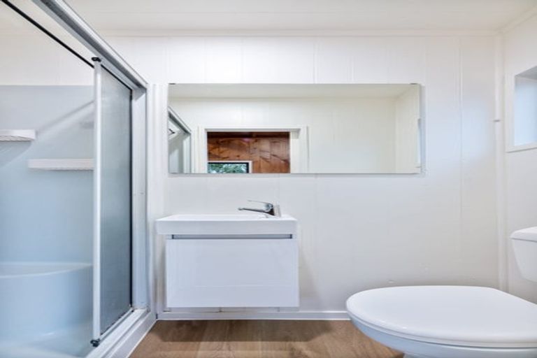 Photo of property in 34 Savoy Road, Glen Eden, Auckland, 0602