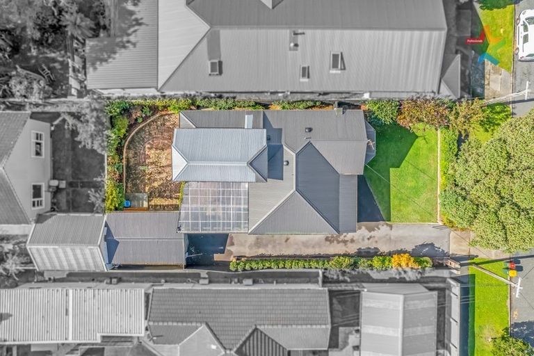 Photo of property in 43 Saint Ronans Avenue, Waterloo, Lower Hutt, 5011