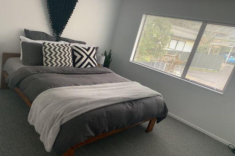 Photo of property in 5 Frosses Place, Massey, Auckland, 0614