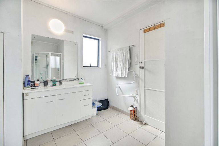Photo of property in 7 Kaweka Street, New Lynn, Auckland, 0600