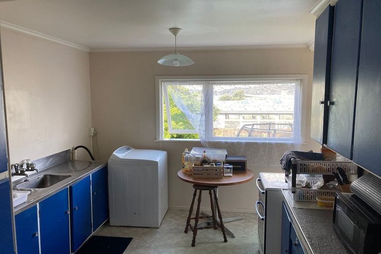 Photo of property in 87 Queens Drive, Lyall Bay, Wellington, 6022