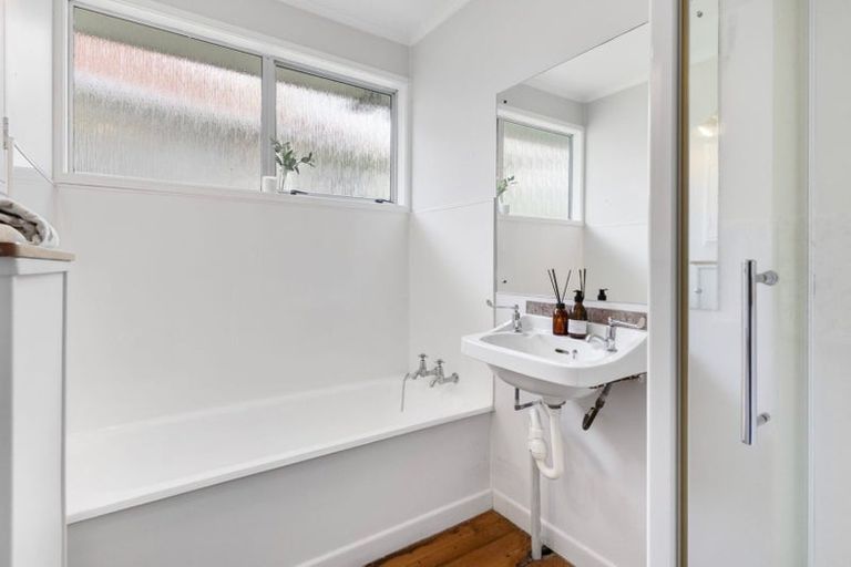 Photo of property in 202 Rangatira Road, Beach Haven, Auckland, 0626