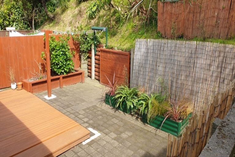 Photo of property in 40f2 Salford Street, Newlands, Wellington, 6037