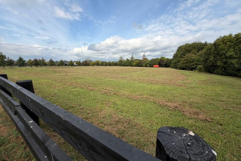 Photo of property in 1 Rossbern Lane, Clevedon, 2585